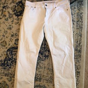 Men’s slim fit American Eagle white jeans